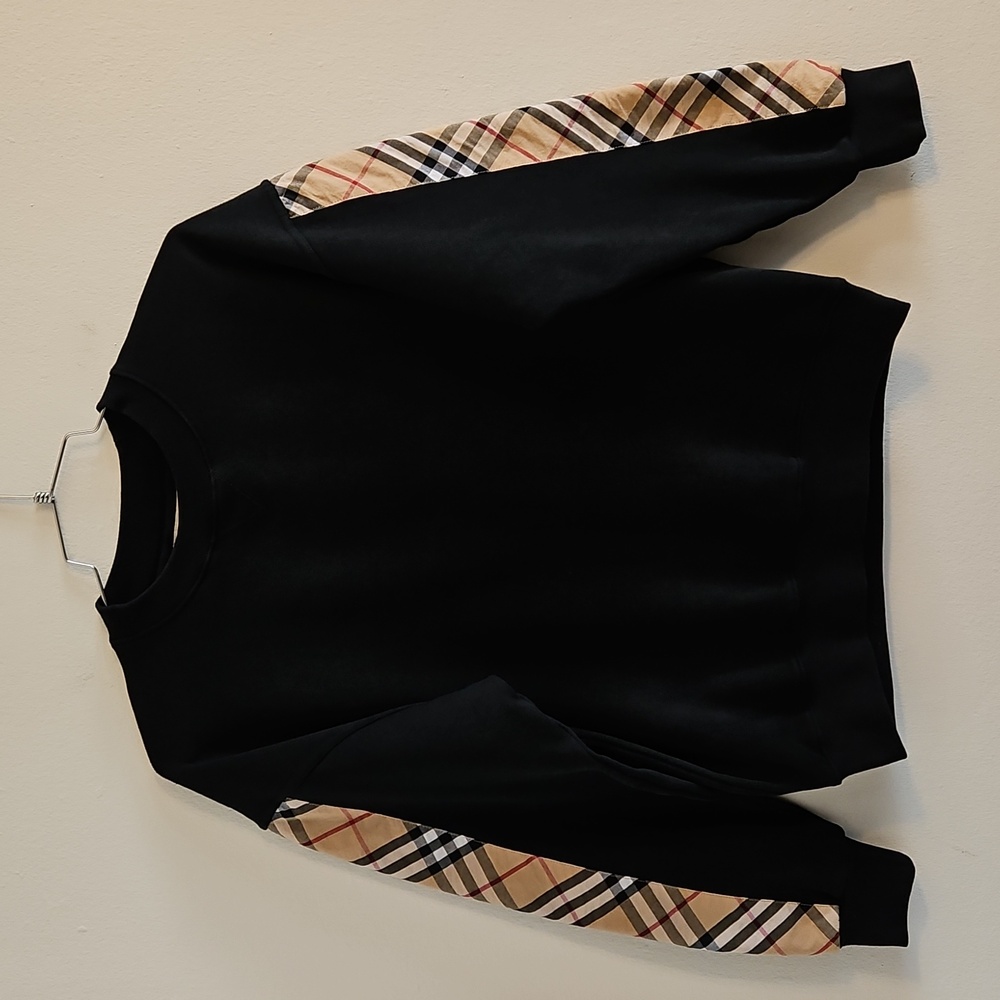 Burberry Black Crewneck Top